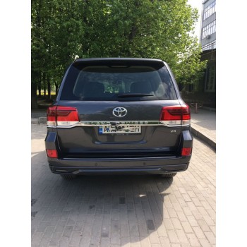 Задняя накладка 2016-2025 (Executive 2016) Белый цвет для Toyota Land Cruiser 200