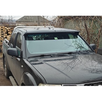 Козырек на лобовое стекло (на раме) для Nissan Navara 2006-2015 гг