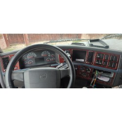 Накладки на панель 2002-2008 (под дерево) для Volvo FH