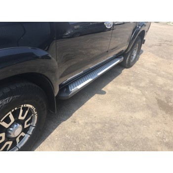 Боковые пороги Allmond Grey (2 шт., алюминий) для Toyota Hilux 2006-2015 гг
