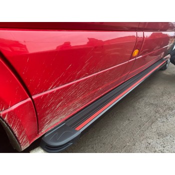 Боковые пороги Maya Red (2 шт., алюминий) Средняя база для Volkswagen Crafter 2006-2016 гг