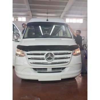 Козирьок на лобове скло (чорний глянець, 5мм) для Mercedes Sprinter W907/W910 2018- рр