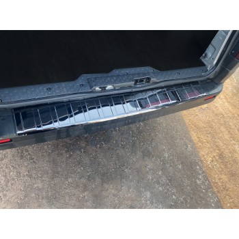 Накладка на задній бампер Чорний хром (нерж) для Opel Vivaro 2015-2019 рр