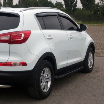 Боковые пороги Allmond Black (2 шт., алюм.) для Kia Sportage 2010-2015 гг